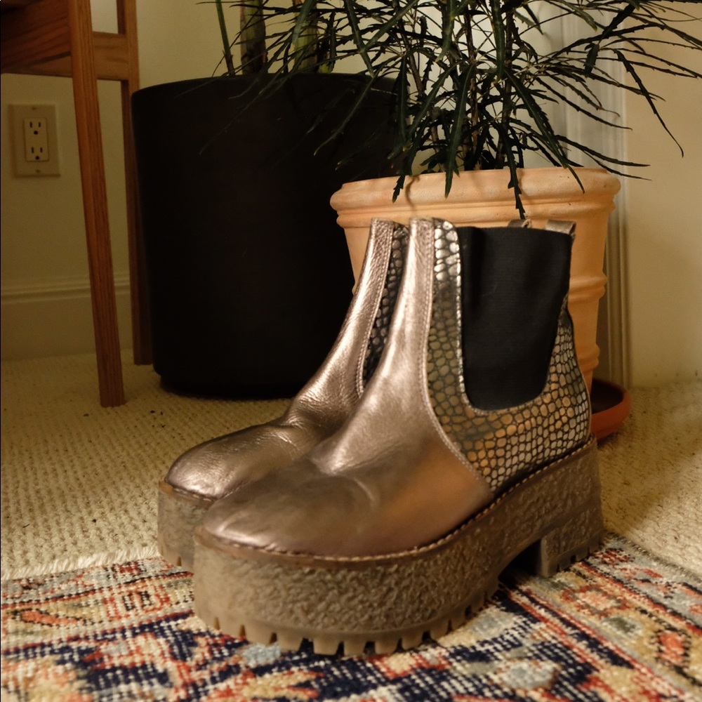 La Leopolda Platform Chelsea Boots in Pewter